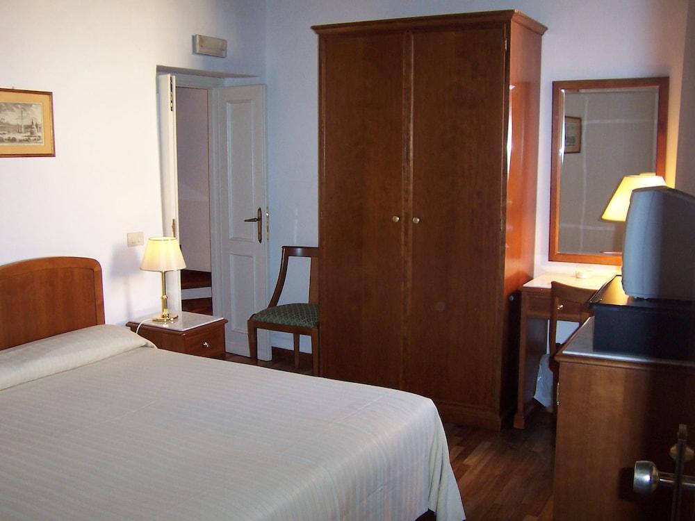 Teatro Di Pompeo 3*