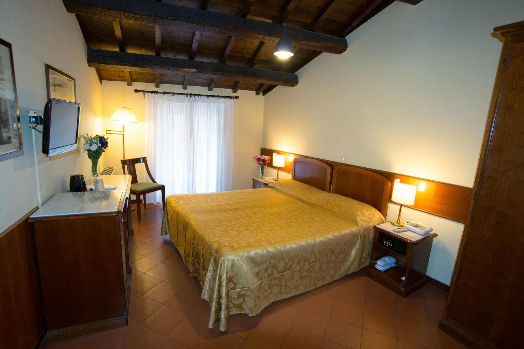 Teatro Di Pompeo 3* Rom
