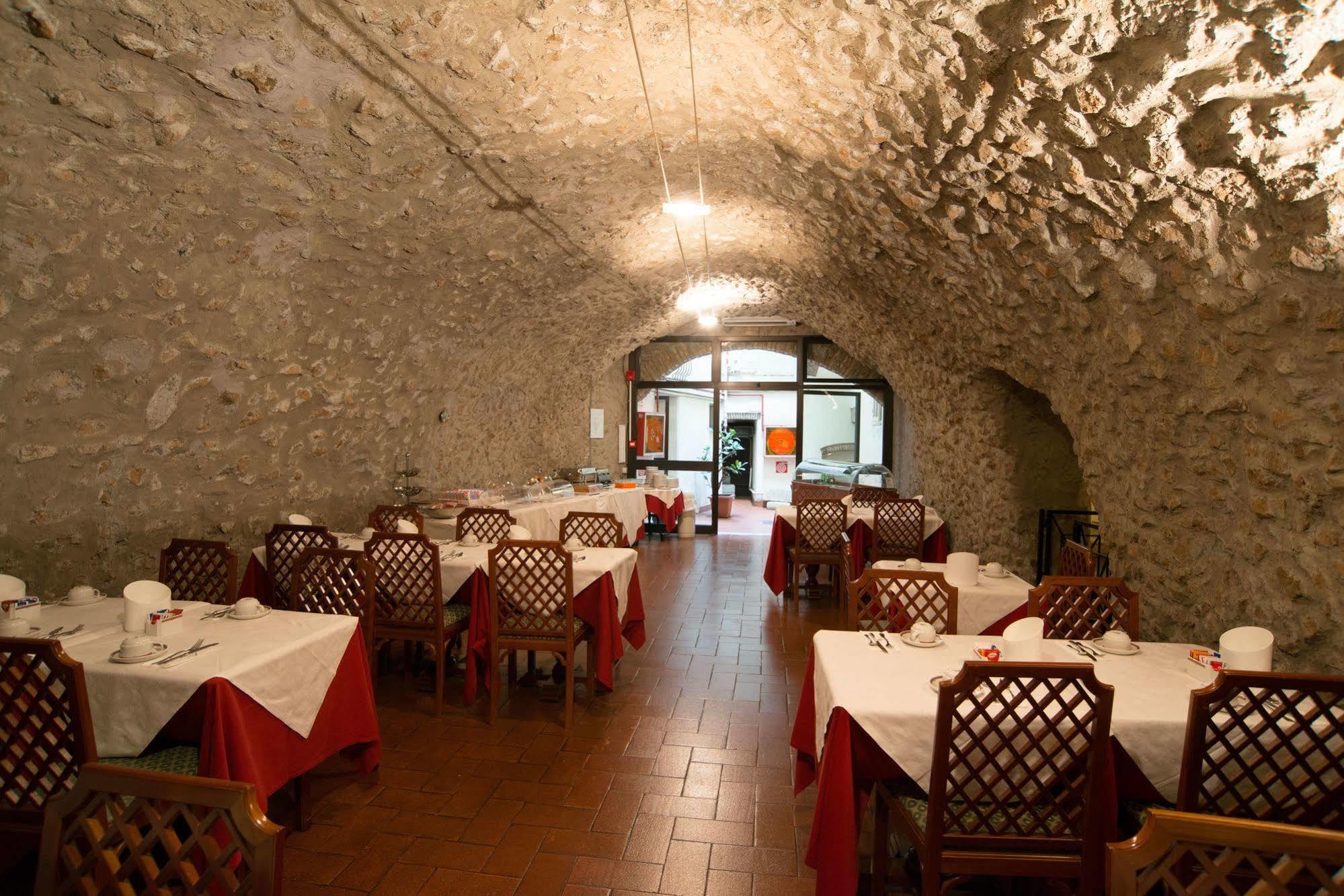 Hotell Teatro Di Pompeo 3*